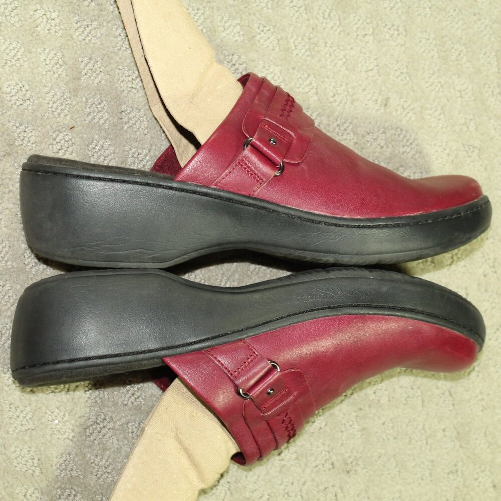Clarks Women's 11 Red Mules - Picture 3 of 7